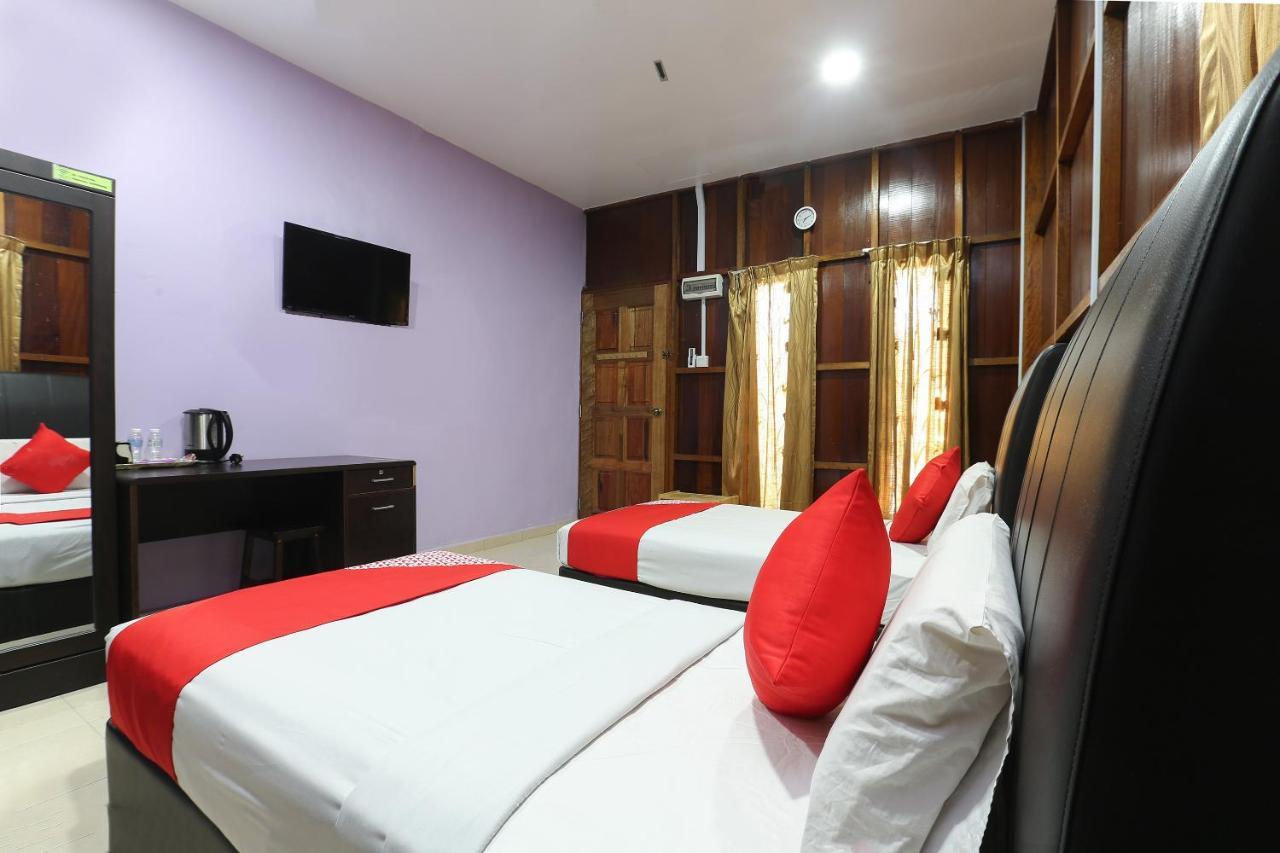 OYO 90038 Dalyla Inn Chalet Kijal Bagian luar foto