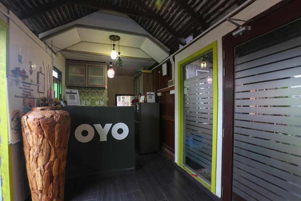 OYO 90038 Dalyla Inn Chalet Kijal Bagian luar foto