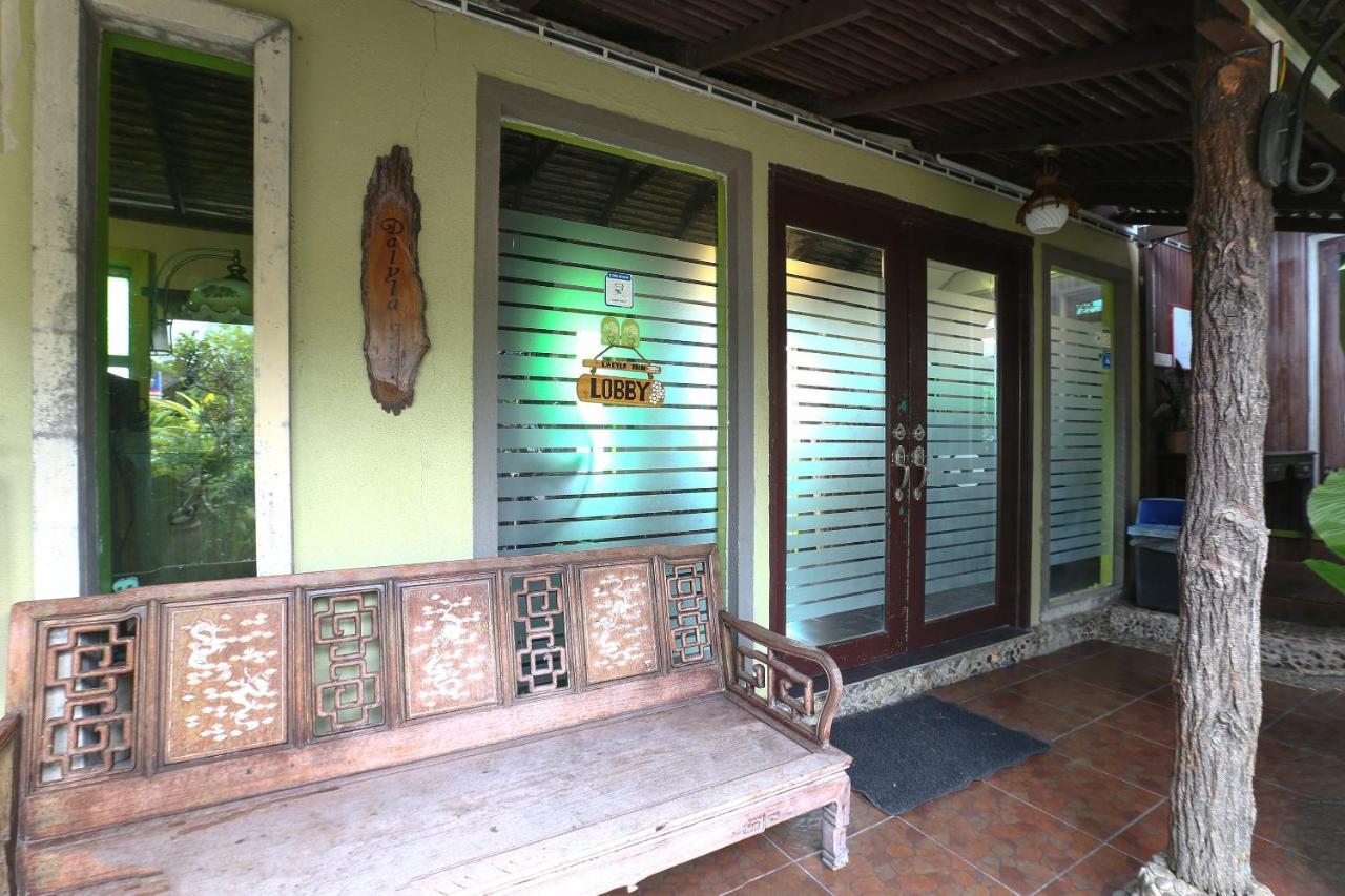OYO 90038 Dalyla Inn Chalet Kijal Bagian luar foto
