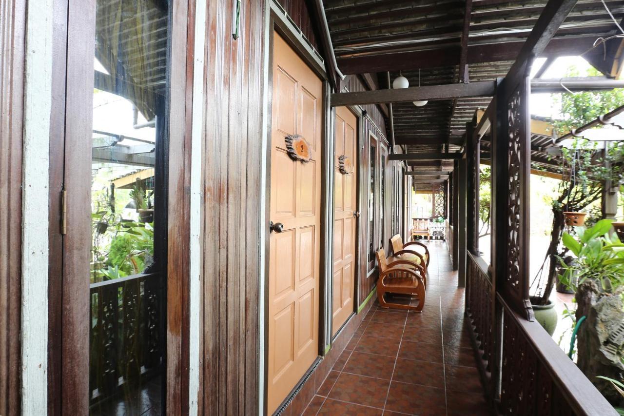 OYO 90038 Dalyla Inn Chalet Kijal Bagian luar foto